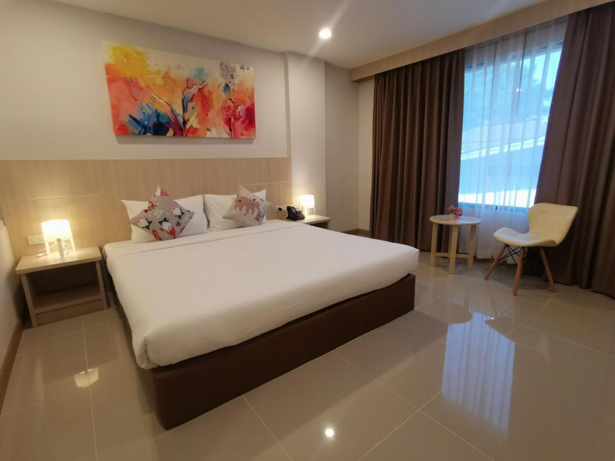 Malee Hotel Chiang Mai Extérieur photo